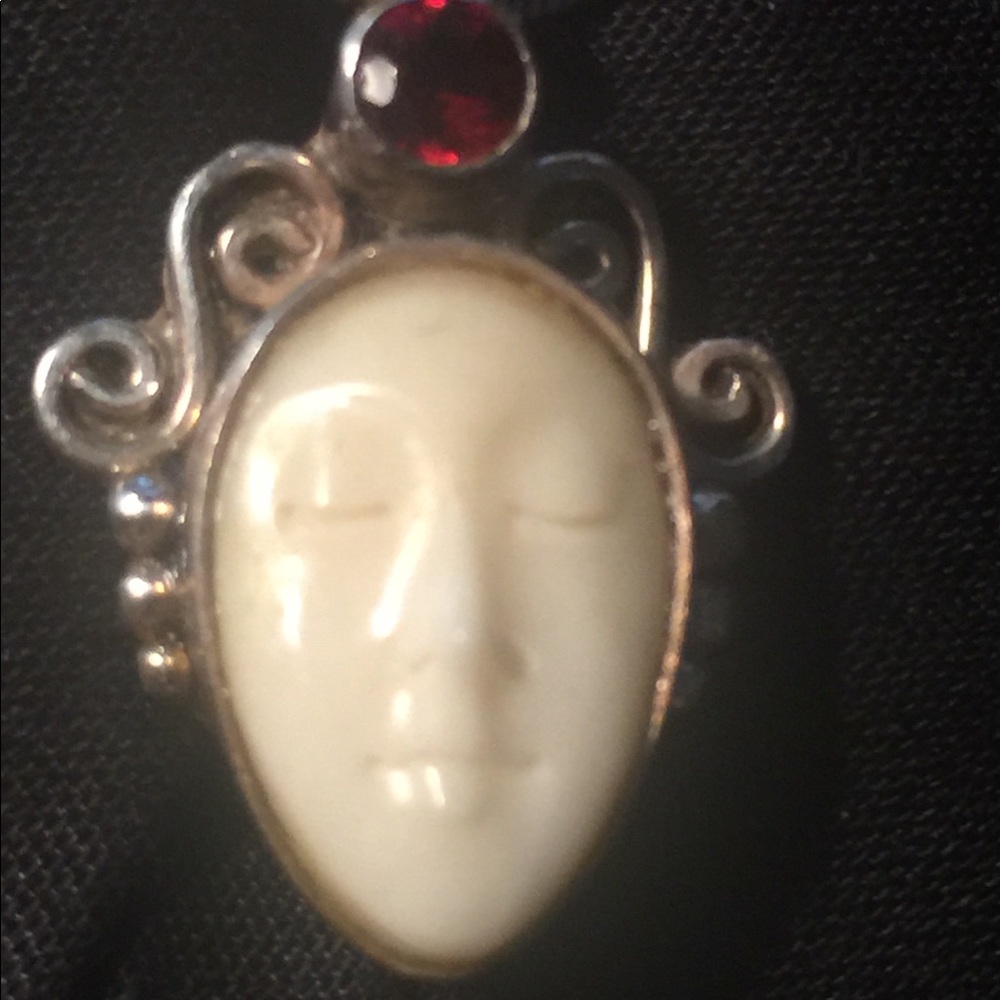 Beautiful vintage goddess pendant175TV